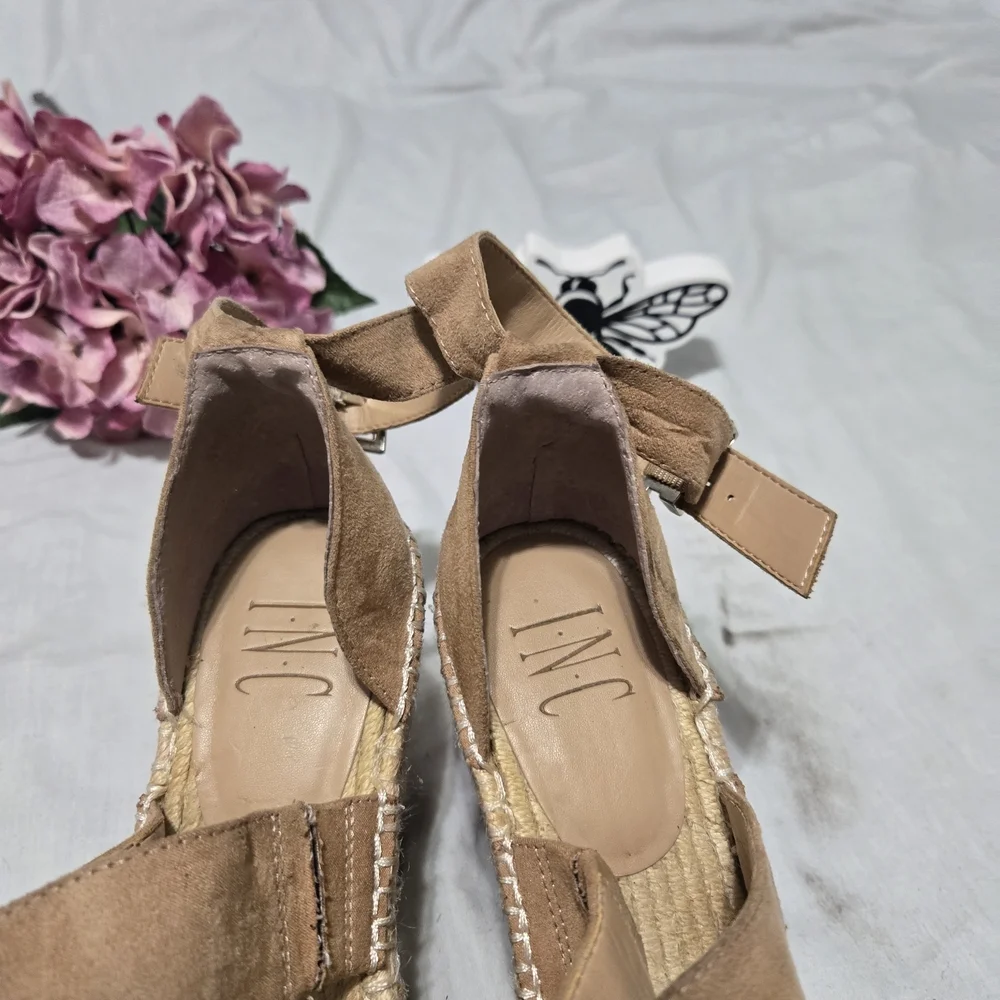 INC International Concepts Brown Platform Sandals 369